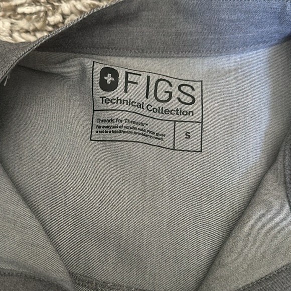 FIGS Rafaela Oversized Scrub Top.   Size M. Graphite - Picture 8 of 8